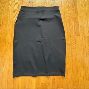 Fitted stretch pencil skirt